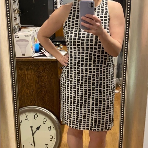 LOFT Dresses & Skirts - Ann Taylor LOFT Black & White Sleeveless Sheath EUC